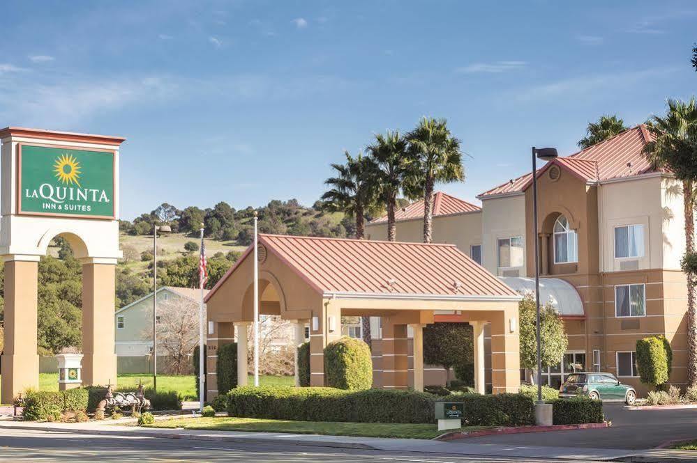 Fairfield Inn & Suites By Marriott Fairfield Napa Valley Area מראה חיצוני תמונה
